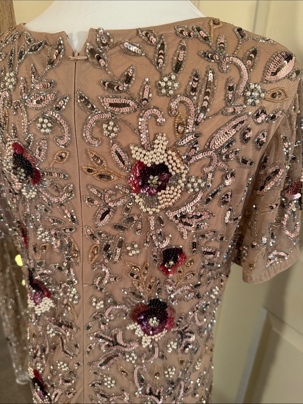 MAC DUGGAL
Beige Floral Embellished Short Sleeve Midi Dress - Picture 12 of 16